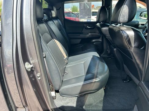 Used 2018 Toyota Tacoma TRD Sport AWD/4WD image 21