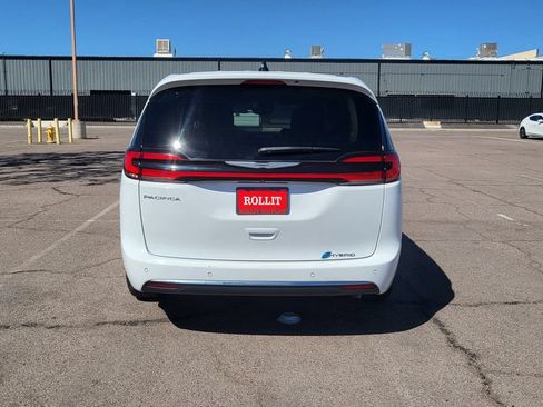 Used 2024 Chrysler Pacifica Limited FWD image 8