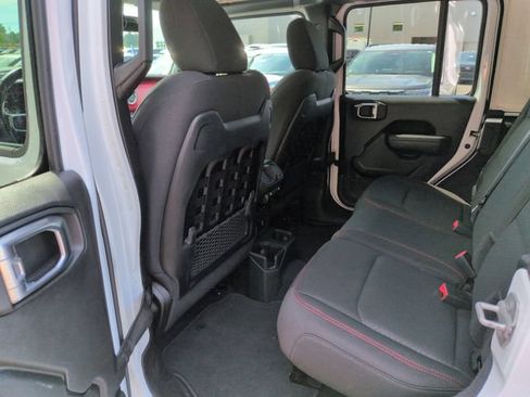 Used 2022 Jeep Wrangler Unlimited Rubicon w/ Dual Top Group AWD/4WD image 23