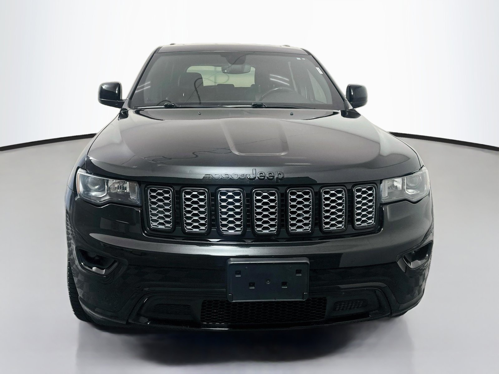 Used 2019 Jeep Grand Cherokee Altitude AWD/4WD image 2