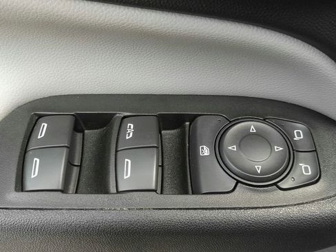 Used 2022 Chevrolet Equinox LS AWD/4WD image 16