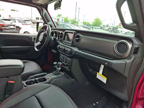 Used 2021 Jeep Wrangler Unlimited Sport AWD/4WD image 11