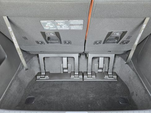 New 2026 Kia Carnival EX FWD image 25