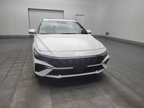 Used 2025 Hyundai Elantra SEL FWD image 14
