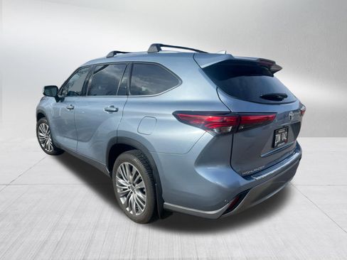 Used 2022 Toyota Highlander Platinum image 4