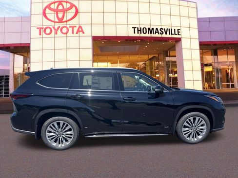 New 2026 Toyota Highlander Platinum AWD/4WD image 4