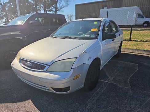 Used 2005 Ford Focus ZX4 Sedan image 8