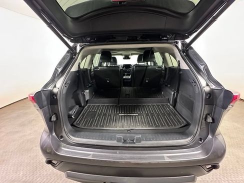 Used 2023 Toyota Highlander XLE AWD/4WD image 15