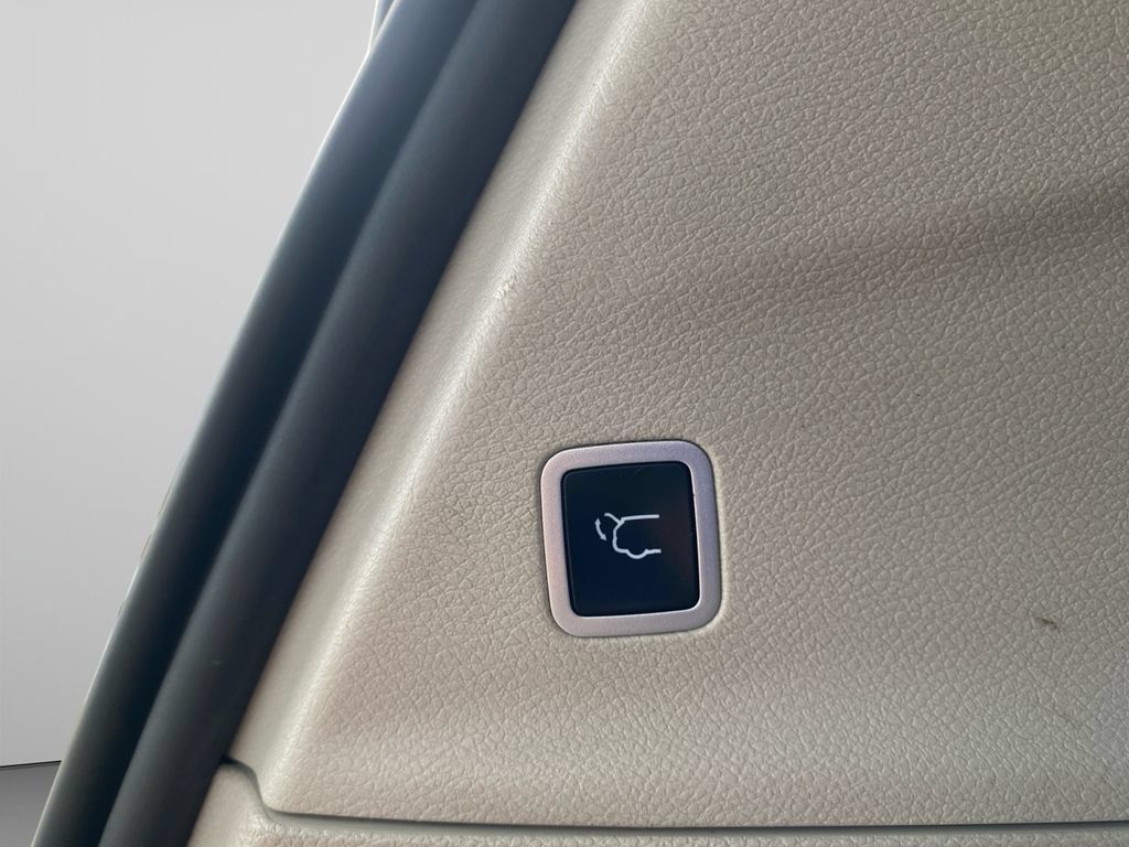 Used 2024 Chrysler Pacifica Touring-L FWD image 15