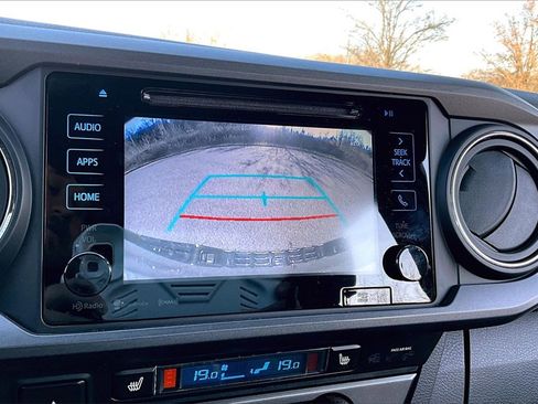 Used 2019 Toyota Tacoma TRD Off-Road image 14