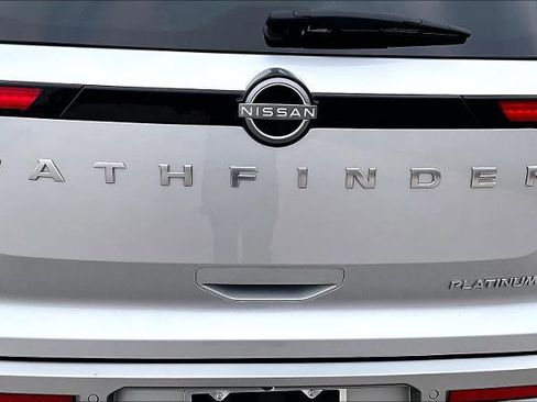 Certified 2025 Nissan Pathfinder Platinum w/ Cargo Package FWD image 10