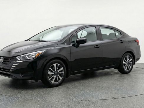 Used 2025 Nissan Versa SV image 3