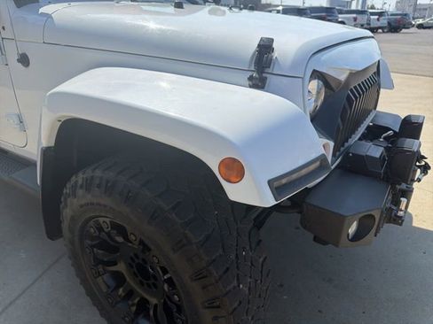 Used 2013 Jeep Wrangler Unlimited Sahara image 34