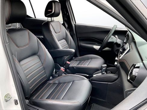 Used 2019 Nissan Kicks SR w/ SR Premium Package image 22