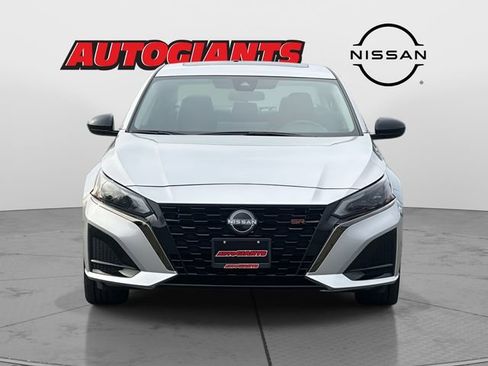 Used 2023 Nissan Altima 2.5 SR w/ SR Premium Package image 7