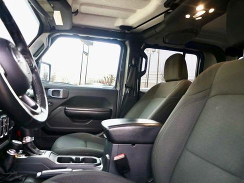 Used 2021 Jeep Gladiator Sport image 16