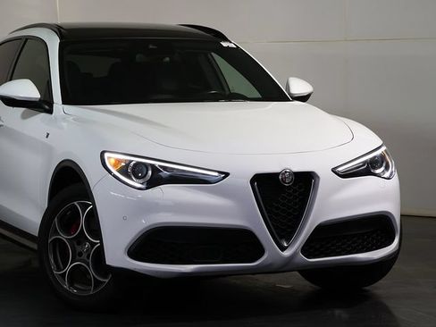 Used 2023 Alfa Romeo Stelvio Ti AWD/4WD image 6