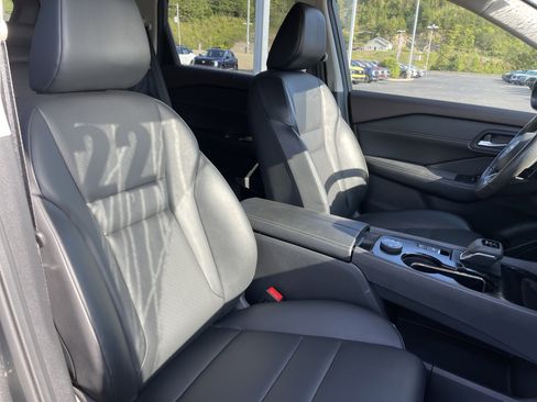 Used 2022 Nissan Rogue SV w/ SV Premium Package image 35