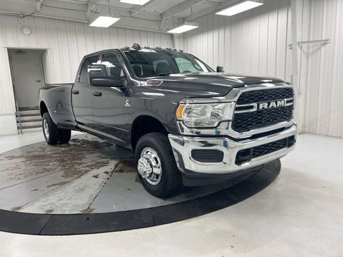 Used 2024 RAM 3500 Tradesman w/ Chrome Appearance Group AWD/4WD image 2