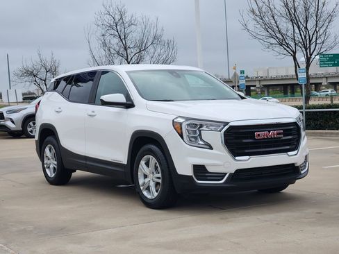 Used 2024 GMC Terrain SLE image 2