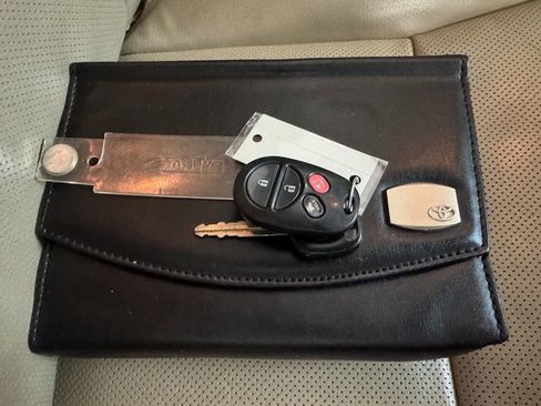 Used 2016 Toyota Sequoia Platinum image 30