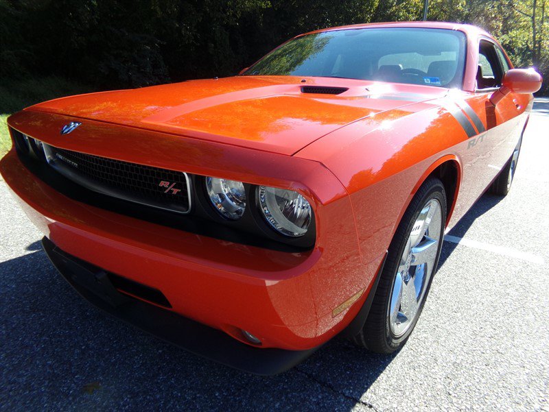 Used 2009 Dodge Challenger R/T RWD image 2