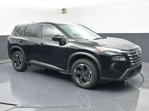 Used 2025 Nissan Rogue SV AWD/4WD image 2