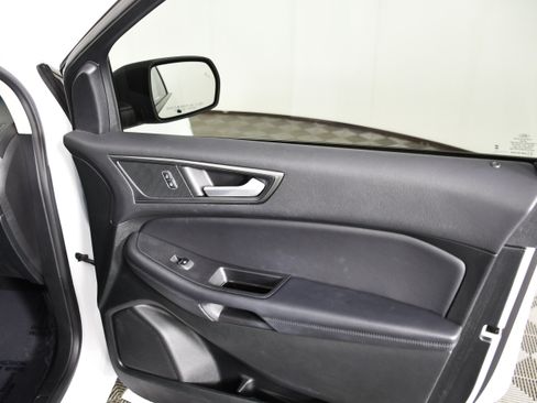 Used 2023 Ford Edge SE image 39