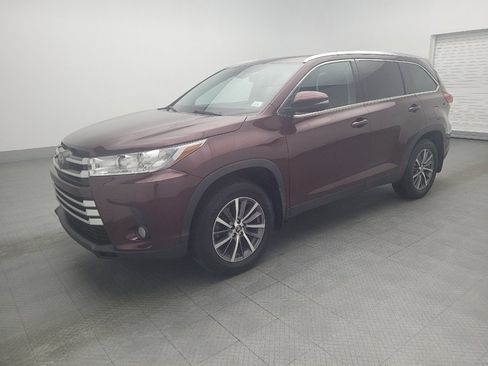 Used 2019 Toyota Highlander XLE image 2