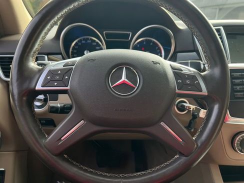 Used 2015 Mercedes-Benz ML 350 4MATIC w/ Premium 1 Package image 22