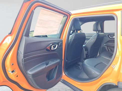 New 2026 Jeep Compass Latitude w/ Sun and Sound Group AWD/4WD image 11