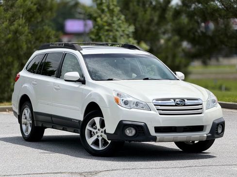 Used 2013 Subaru Outback 2.5i Limited AWD/4WD image 13