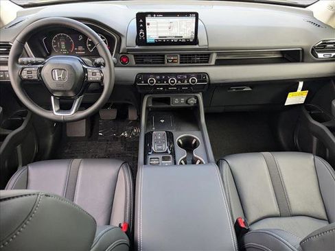 New 2025 Honda Pilot Touring image 13