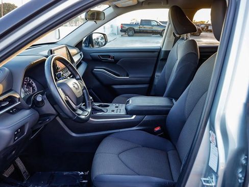 Used 2024 Toyota Highlander LE image 21