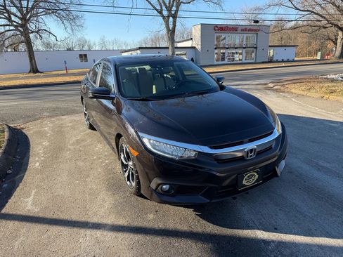 Used 2018 Honda Civic Touring image 3