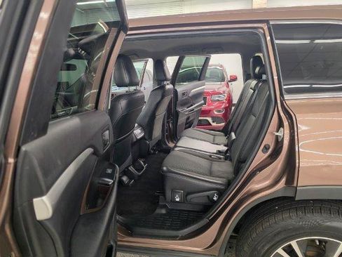 Used 2019 Toyota Highlander Plus AWD/4WD image 9