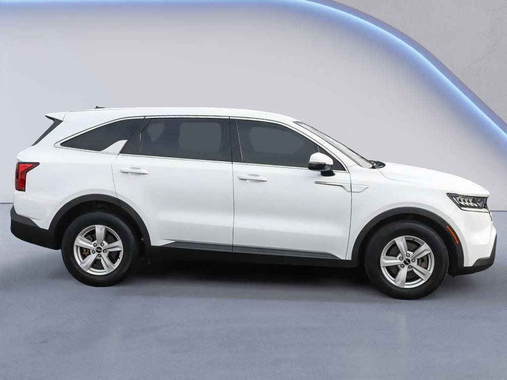 Used 2023 Kia Sorento LX FWD image 9