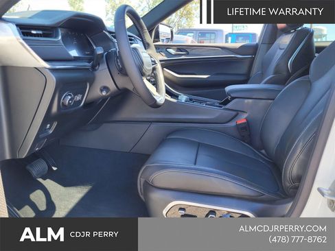 New 2025 Jeep Grand Cherokee Overland w/ Luxury Tech Group IV image 5