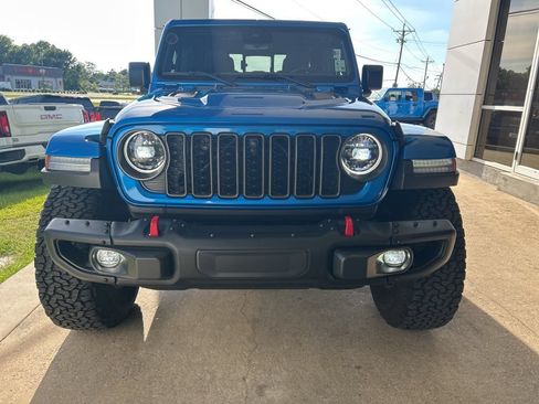 Used 2024 Jeep Gladiator Rubicon AWD/4WD image 3