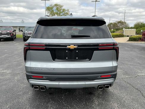 Used 2025 Chevrolet Traverse LT FWD image 6
