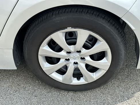 Used 2025 Toyota Corolla LE FWD image 5