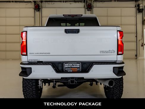 Used 2025 Chevrolet Silverado 2500 High Country w/ High Country Premium Package AWD/4WD image 8