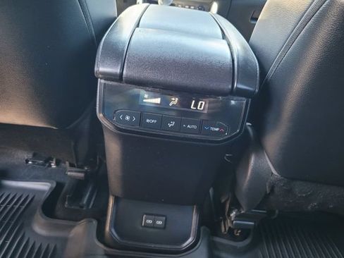 Used 2023 Toyota Highlander Limited AWD/4WD image 17