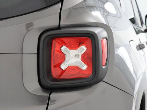 Used 2016 Jeep Renegade Latitude AWD/4WD image 11