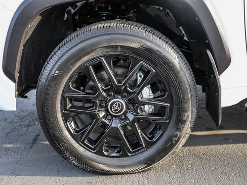 Used 2024 Toyota Tundra Limited AWD/4WD image 28