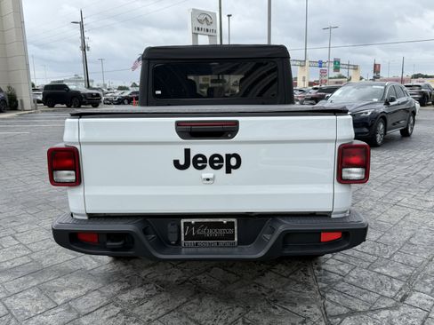 Used 2021 Jeep Gladiator Sport AWD/4WD image 6