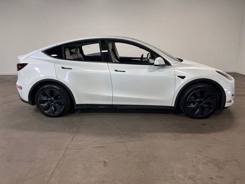 Used 2024 Tesla Model Y Long Range image 2