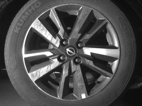 Used 2025 Nissan Versa SV image 15