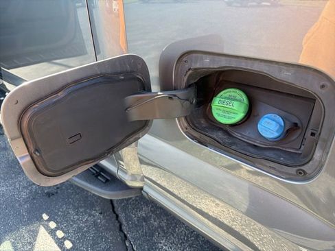 Used 2022 Ford F250 Lariat w/ Tremor Off-Road Package image 29