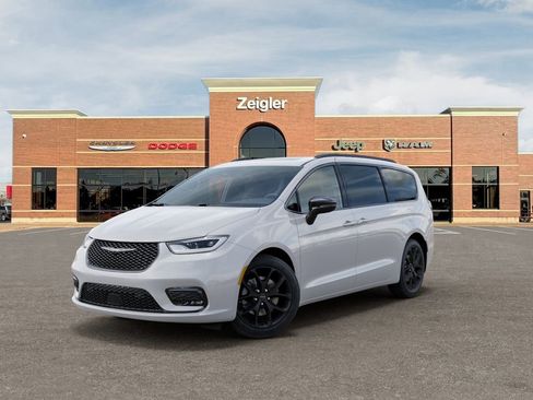 New 2026 Chrysler Pacifica Limited image 1